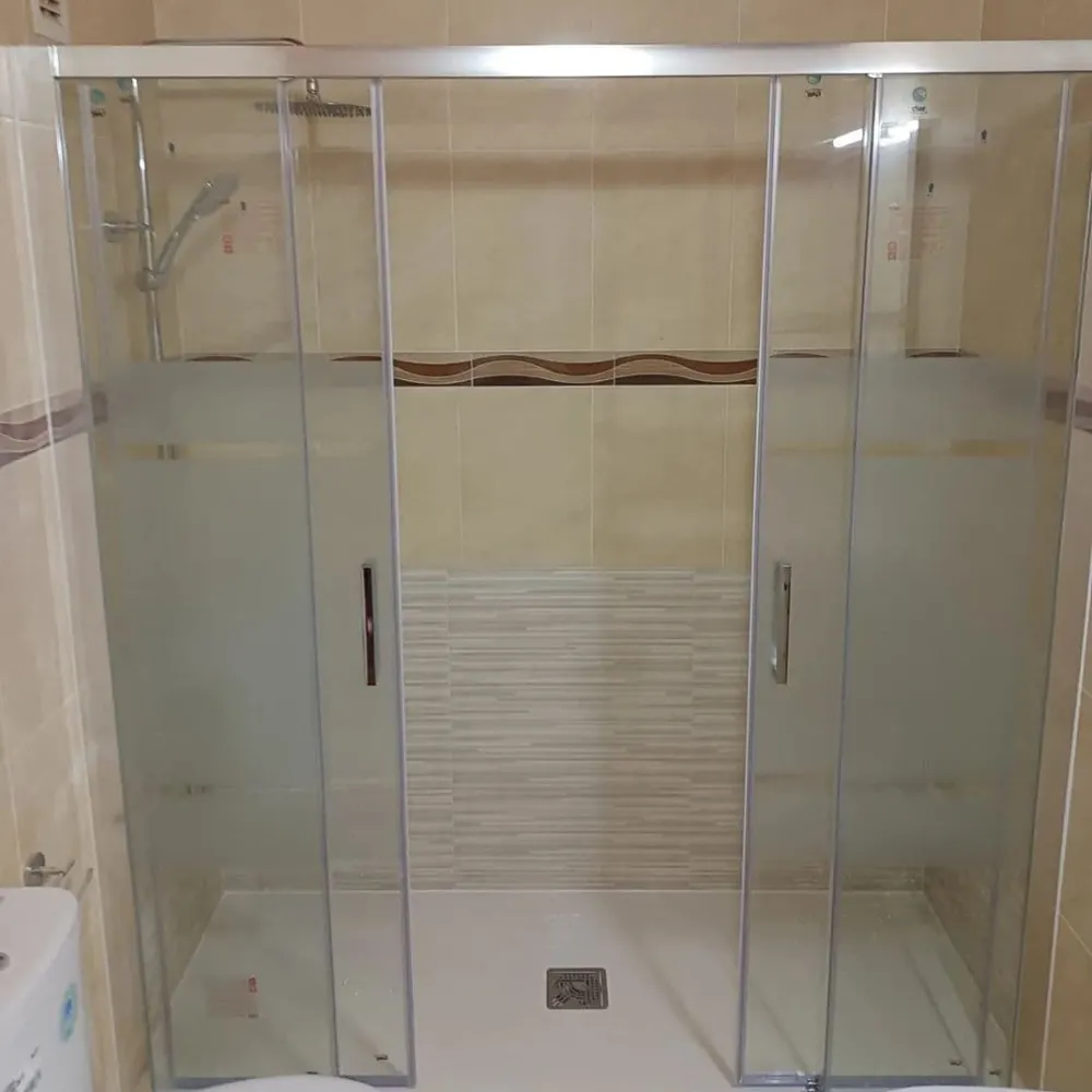 Bañera cambiada por pie de ducha en Cádiz