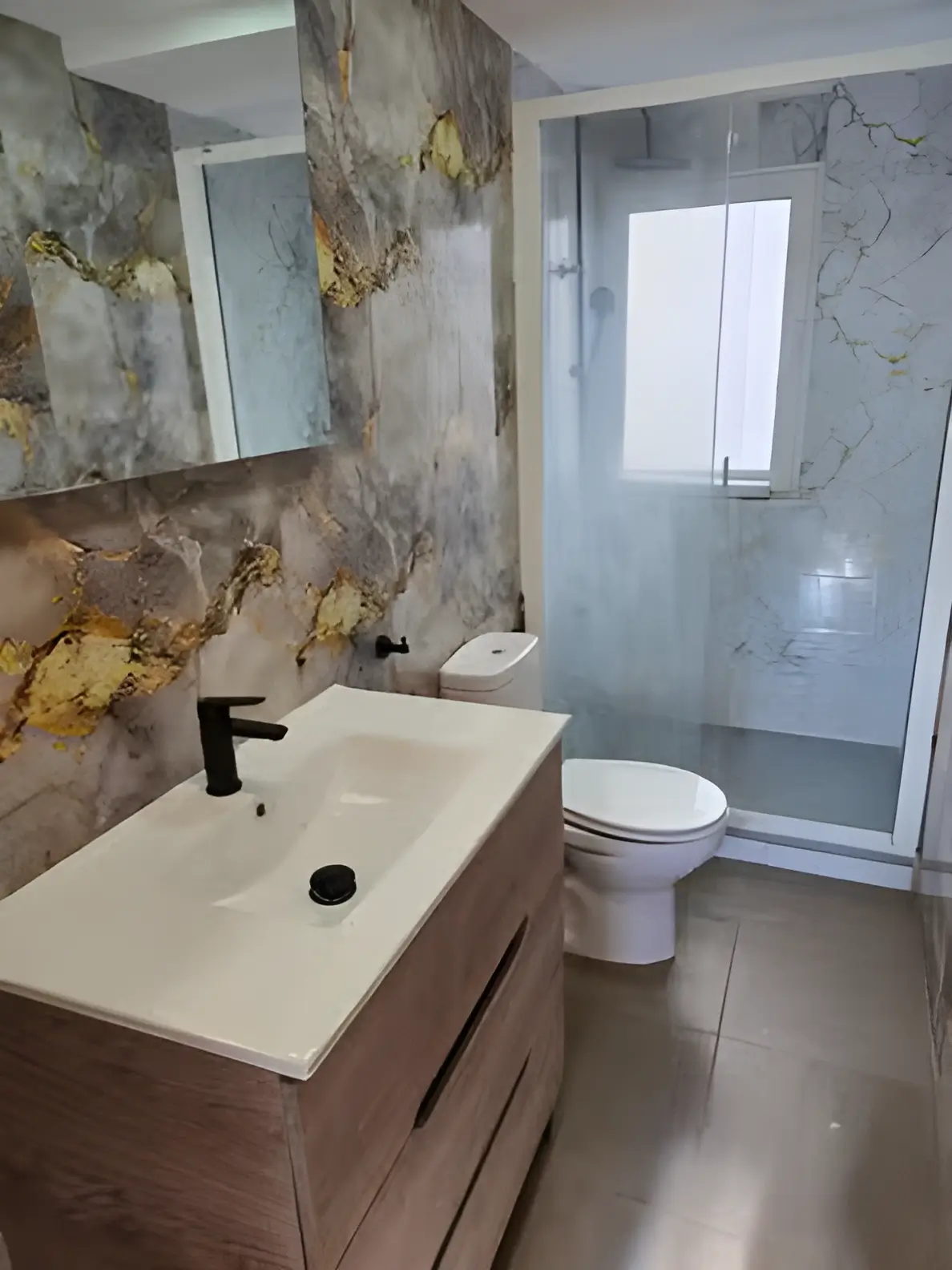 Reformas de Baños Cádiz con plato de ducha moderno